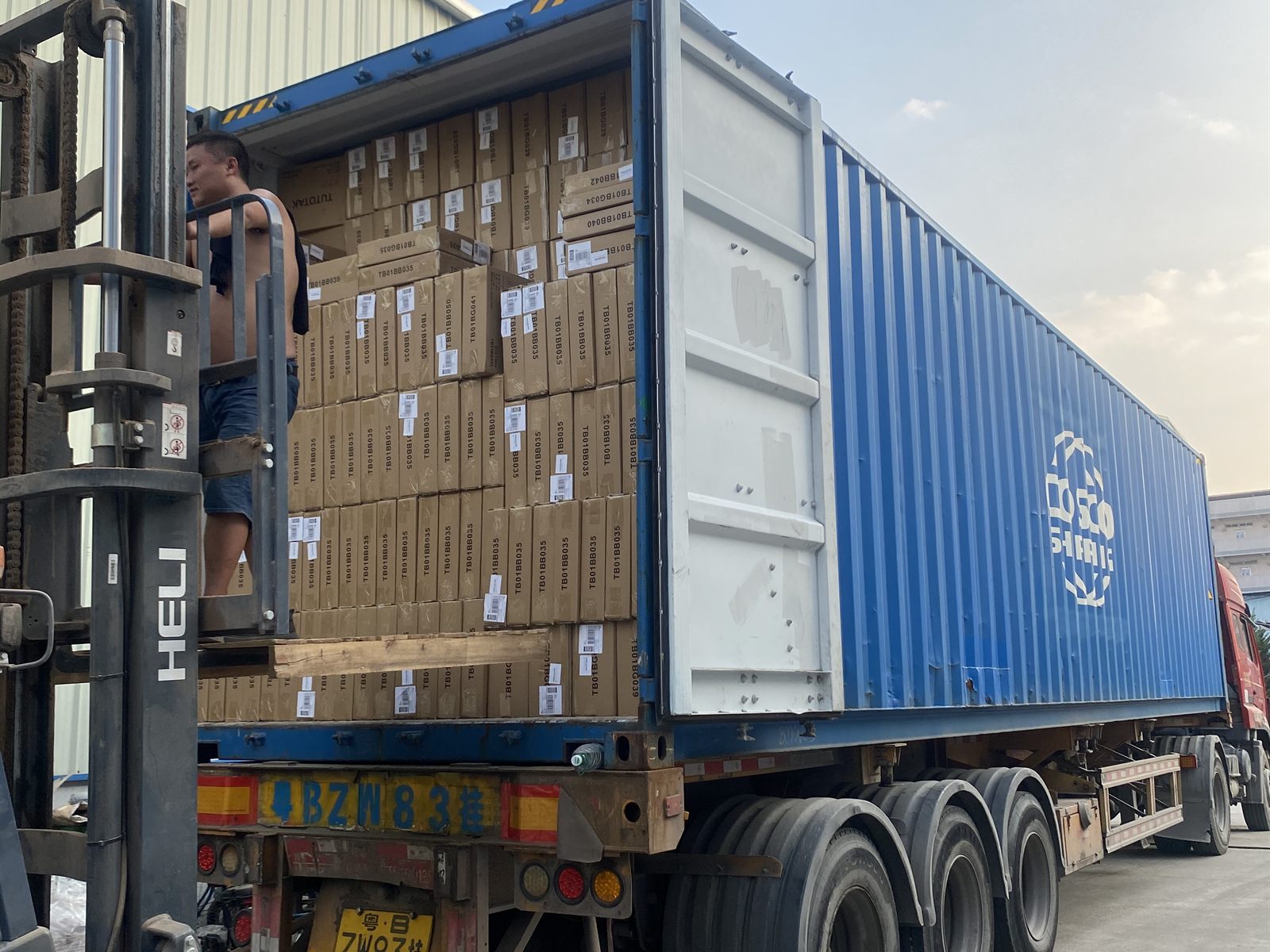 Container loading for HOMVND bulk export furniture orders