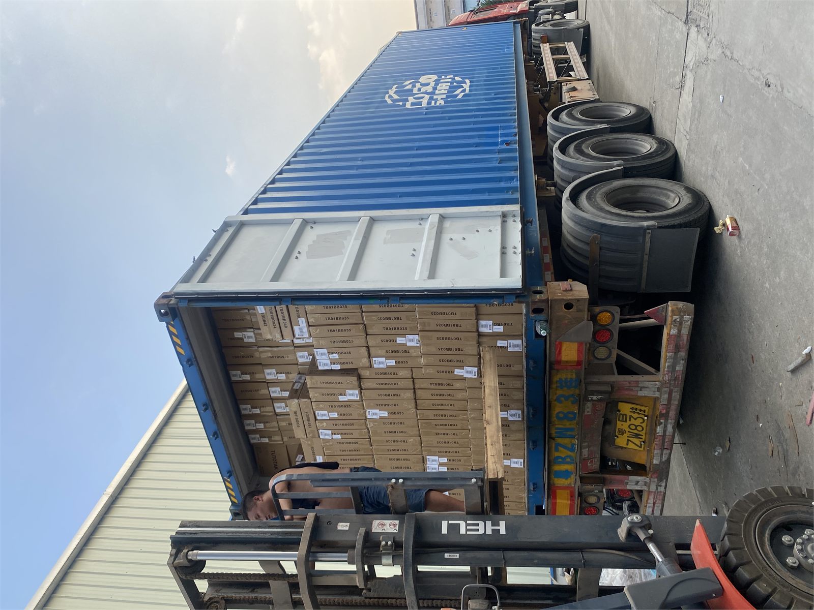 Container loading for HOMVND bulk export furniture orders